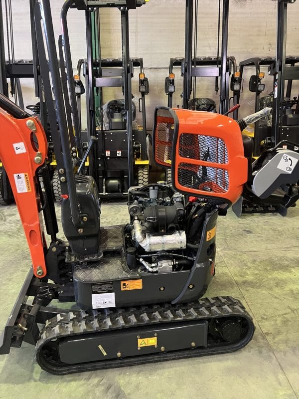 MINI EXCAVATRICE 1200 KG MOTEUR KUBOTA 3 CYLINDRES AVEC CHENILLES RÉTRACTABLES DE 74 CM