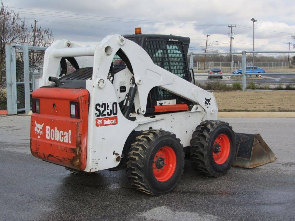 Chargeuse compacte Bobcat S250 – 2010