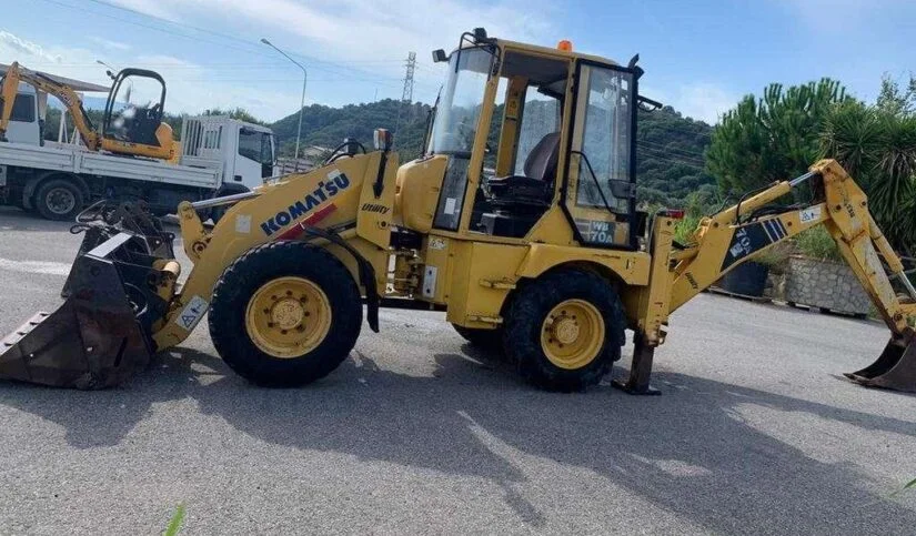 2005 KOMATSU WB70A