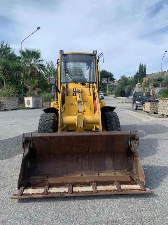 2005 KOMATSU WB70A