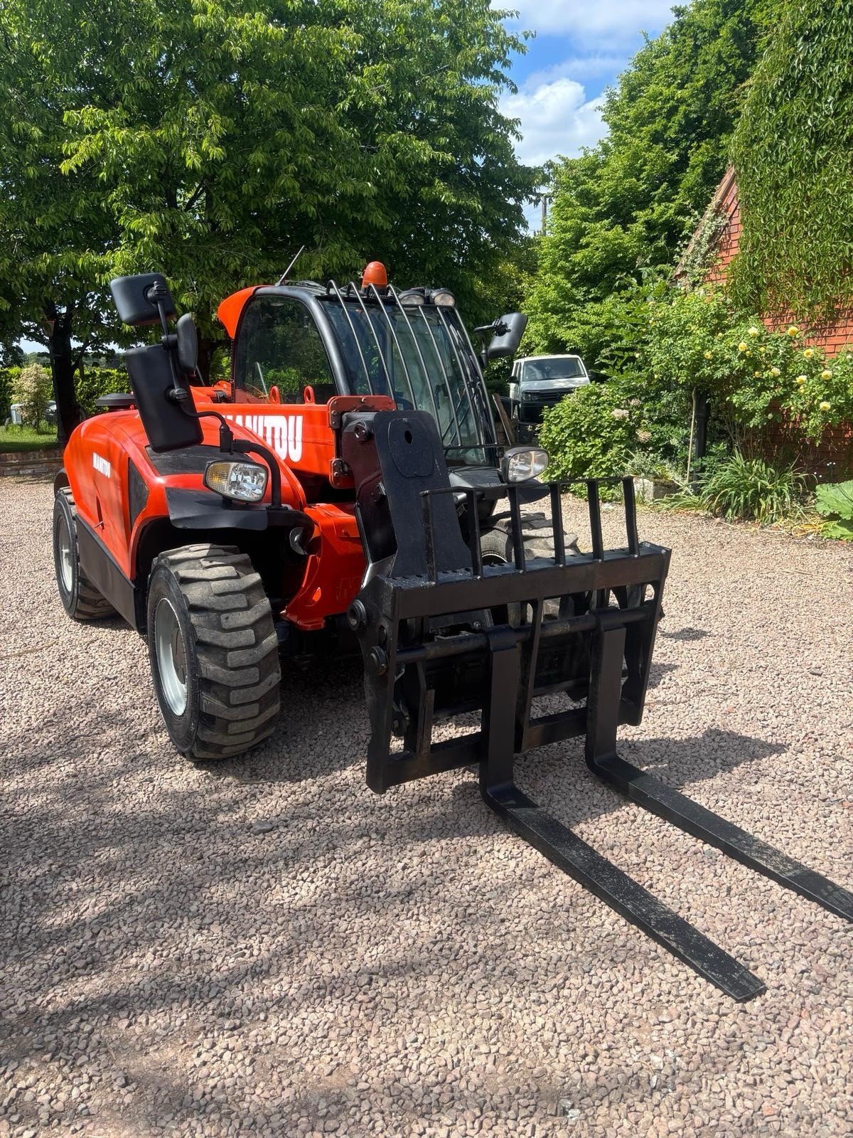 MANITOU MT 625 H COMFORT AVEC ACCESSOIRES