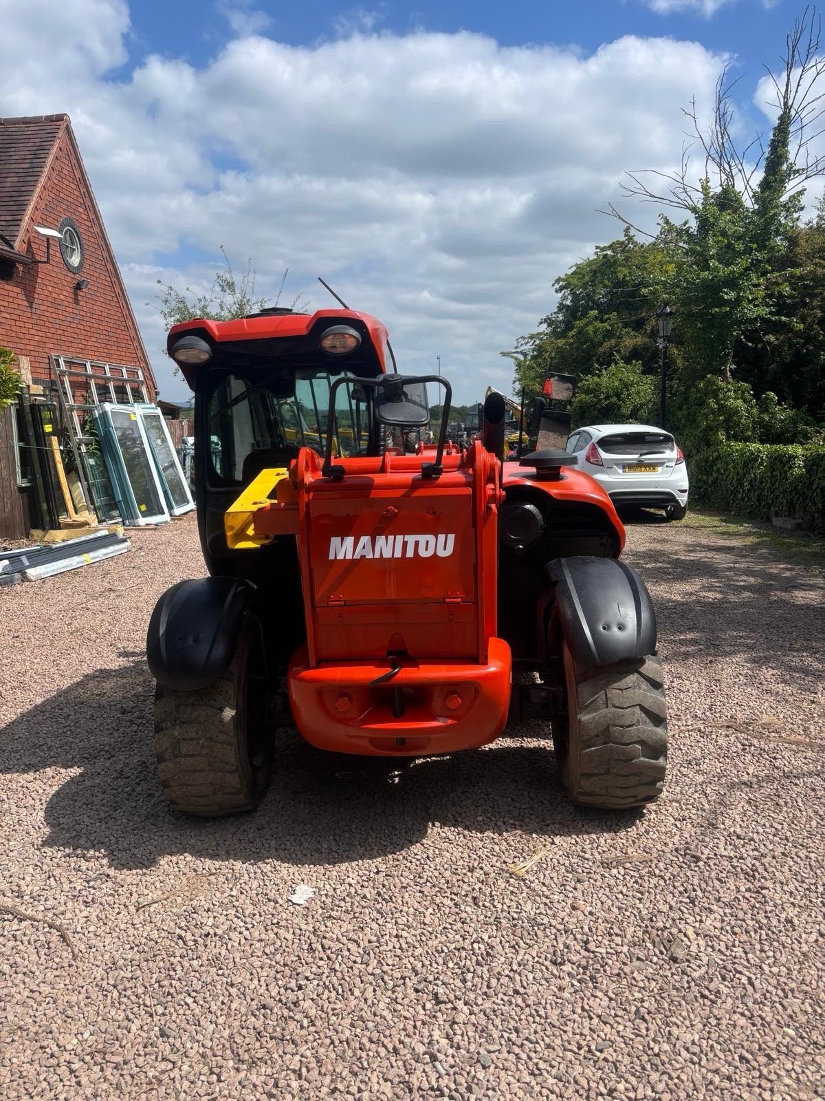 MANITOU MT 625 H COMFORT AVEC ACCESSOIRES