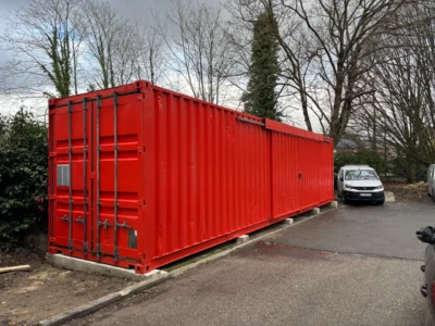 LOCAL DE STOCKAGE EN CONTAINER DE 40 PIEDS AVEC PORTE COULISSANTE