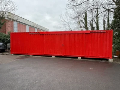 LOCAL DE STOCKAGE EN CONTAINER DE 40 PIEDS AVEC PORTE COULISSANTE
