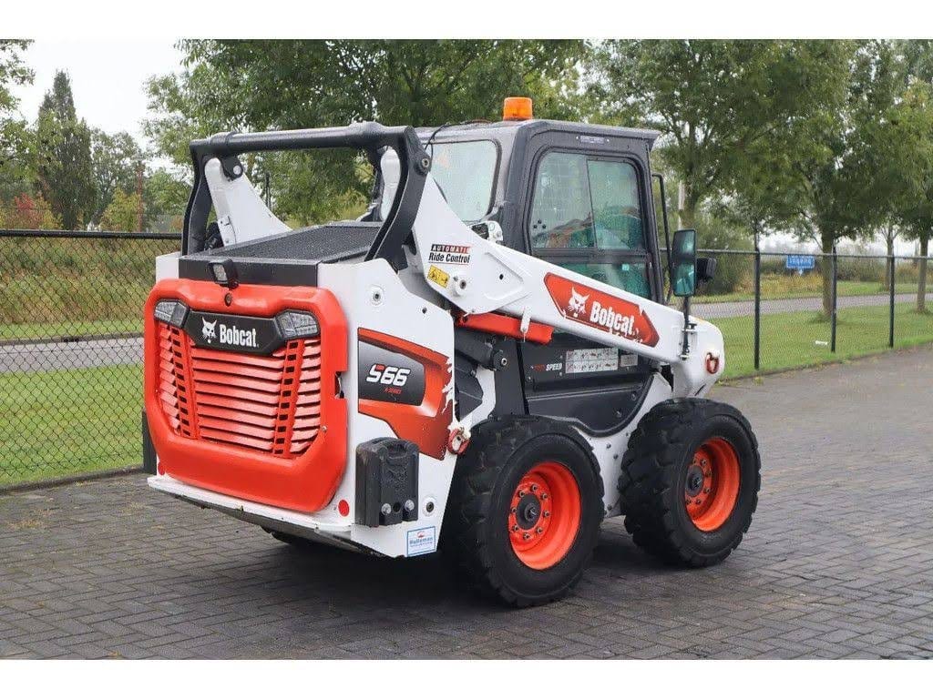 Chargeuse compacte Bobcat S66 High Flow 2022