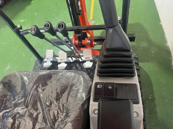 Mini Pelle Rotative BAIMSE 1800 kg, Moteur Kubota 3 Cylindres