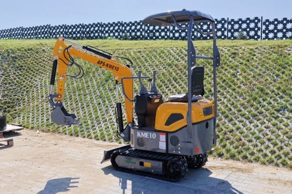 Mini-pelle APS KME10 à bras pivotant