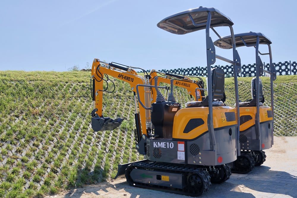 Mini-pelle APS KME10 à bras pivotant