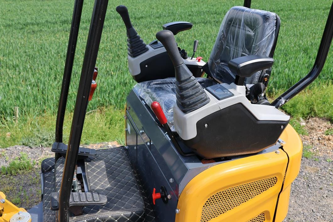 Mini-pelle APS OKW17 avec bras de torsion